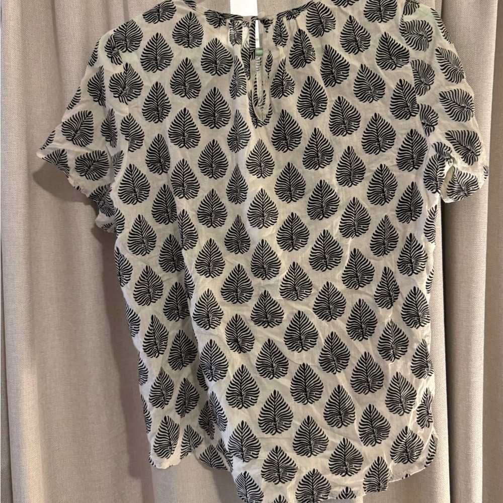 Bohme Short-Sleeve Top with Black Leaf Print S - Picture 2 of 3